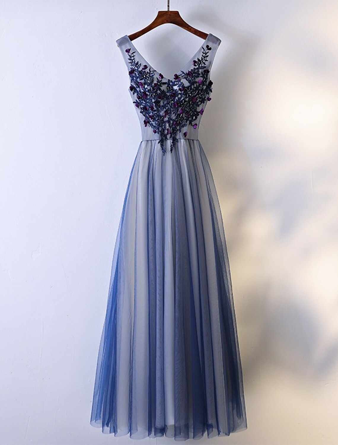 Wholesale A-Line Bridesmaid Dress V Neck Sleeveless Elegant Floor Length Tulle with Beading / Appliques